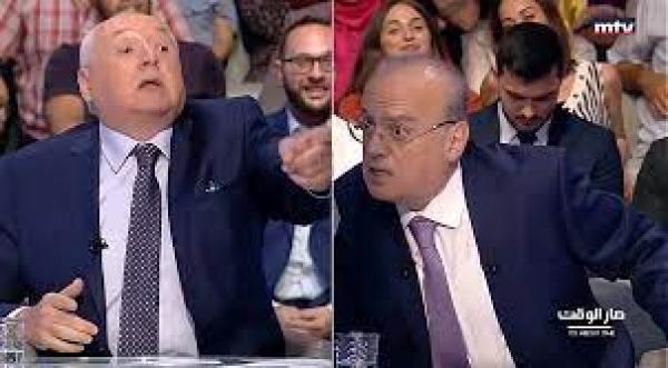 عراك  على الهواء بين وزير لبناني سابق وإعلامي (فيديو)